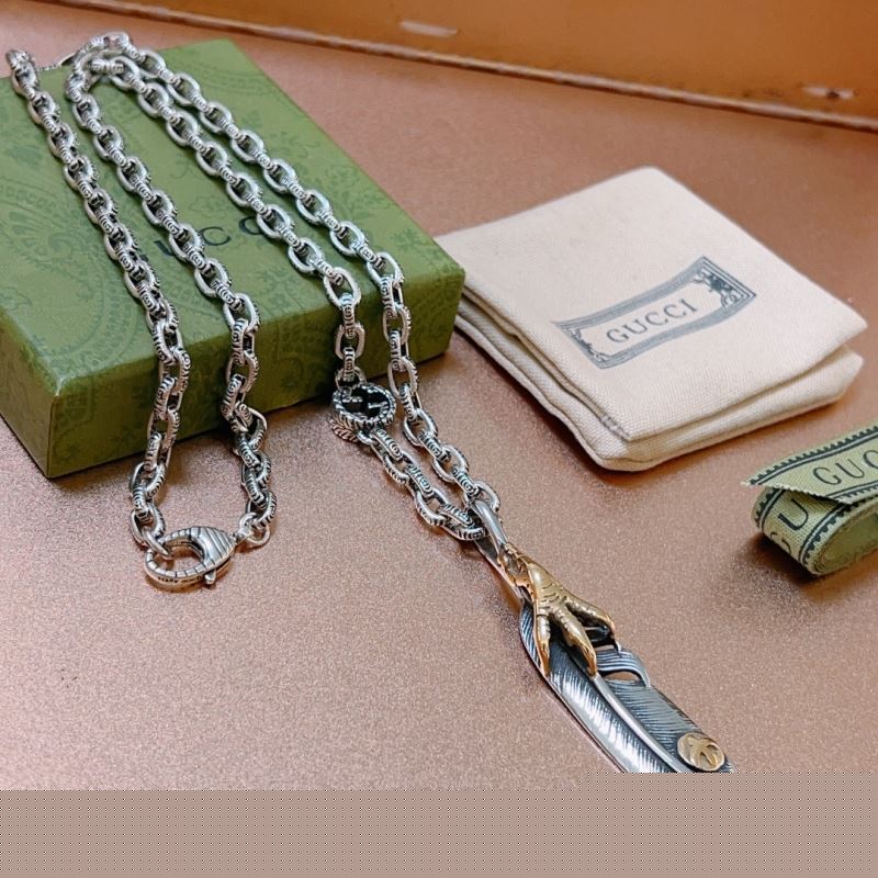 G*u*i necklaces